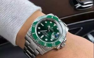 Green Submariner replica watches are hard to buy.